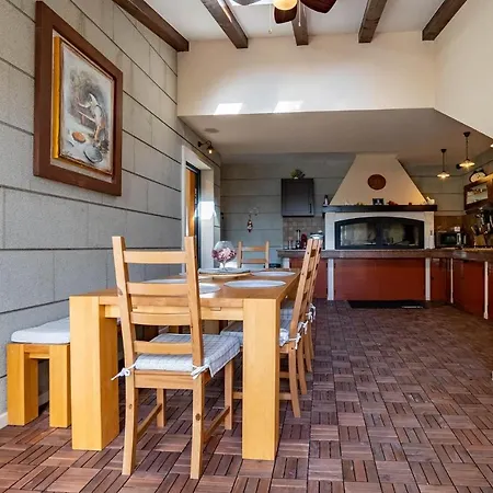 Amazing In Okrug Gornji With Wifi Holiday home *