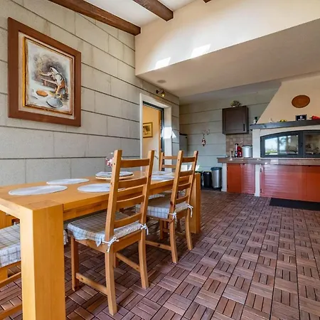 Holiday home Amazing In Okrug Gornji With Wifi *